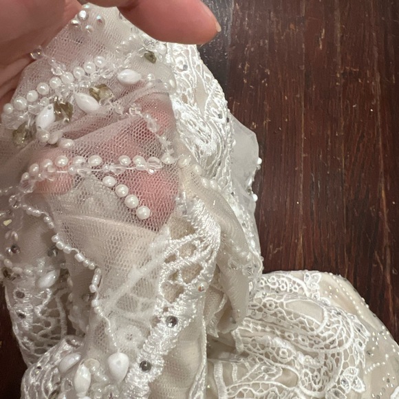 White lace and beaded lace midi dress with high neck and low back - Picture 15 of 15